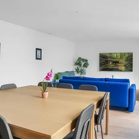 Grande De 400m2 21 Personnes En Centre De Tatil Evi