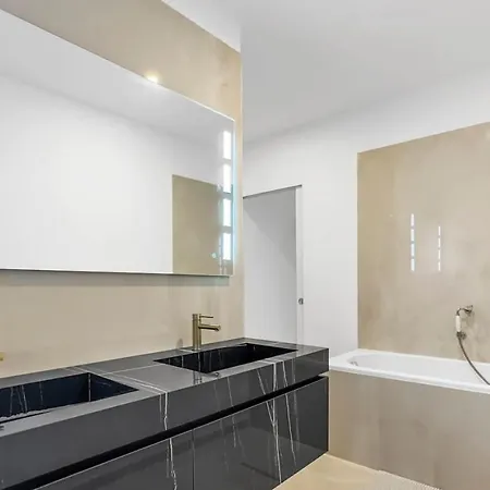 Grande De 400m2 21 Personnes En Centre De