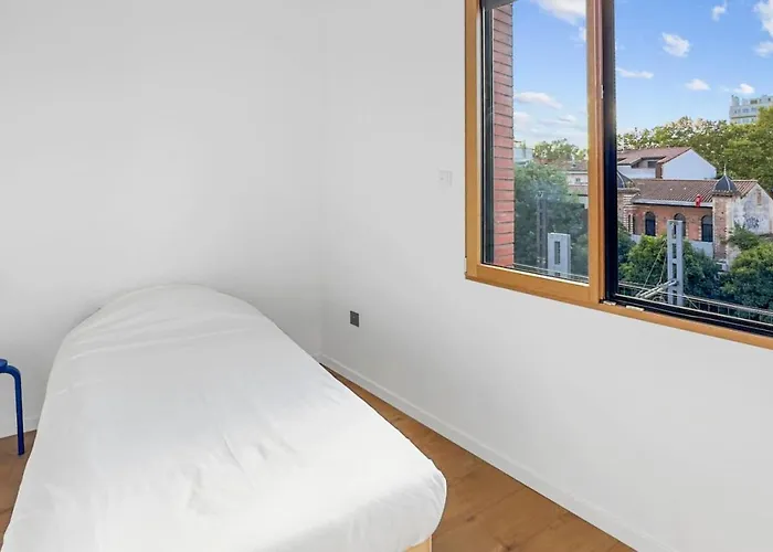 Grande De 400m2 21 Personnes En Centre De Toulouse