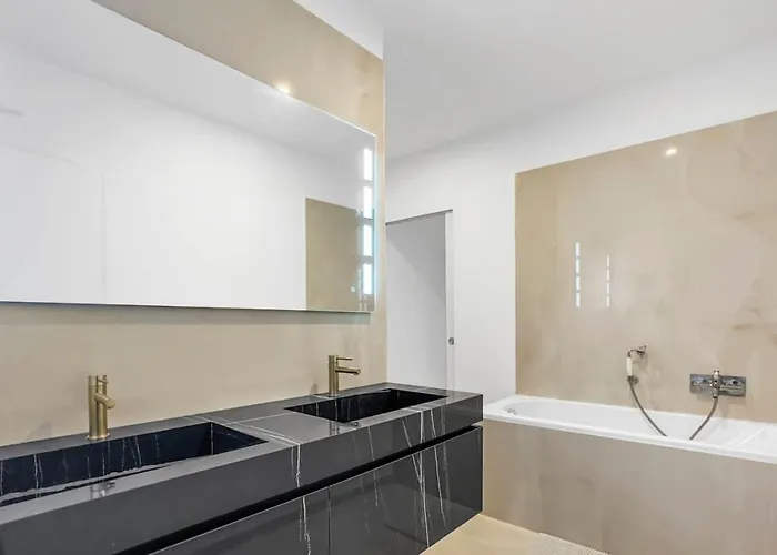 Grande De 400m2 21 Personnes En Centre De