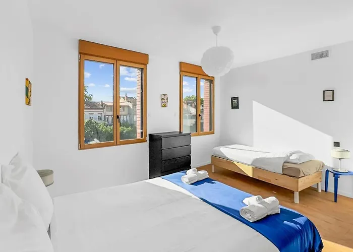 Casa de Férias Grande De 400m2 21 Personnes En Centre De Toulouse