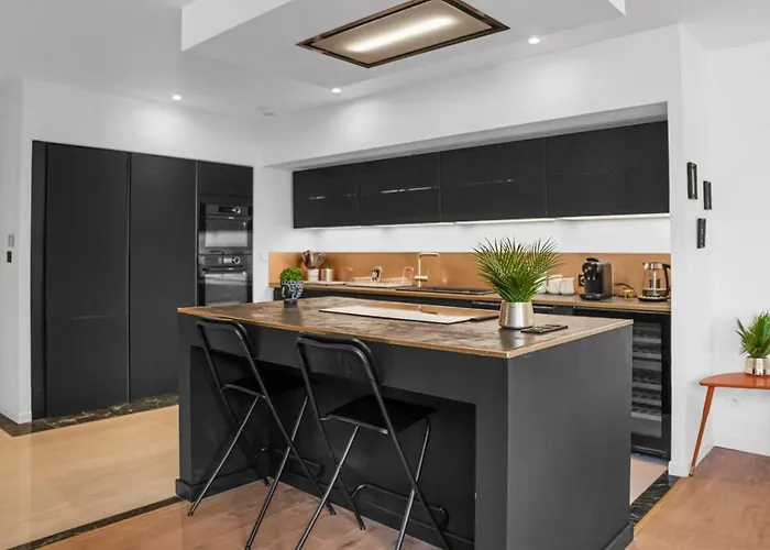 Nyaraló Grande De 400m2 21 Personnes En Centre De *