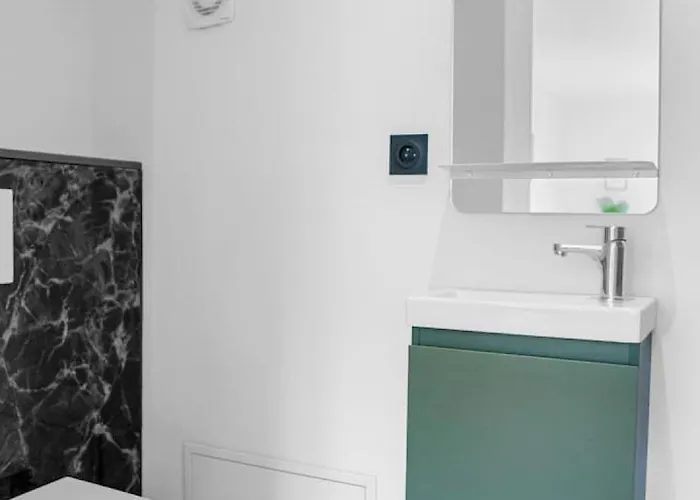 Grande De 400m2 21 Personnes En Centre De