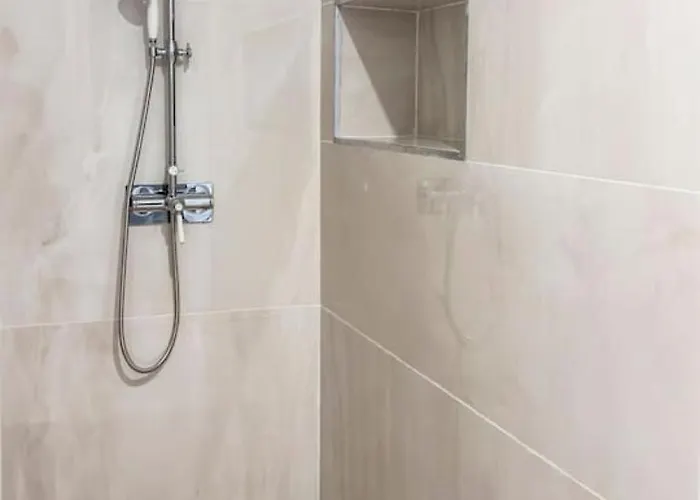 Grande De 400m2 21 Personnes En Centre De Prázdninový dům